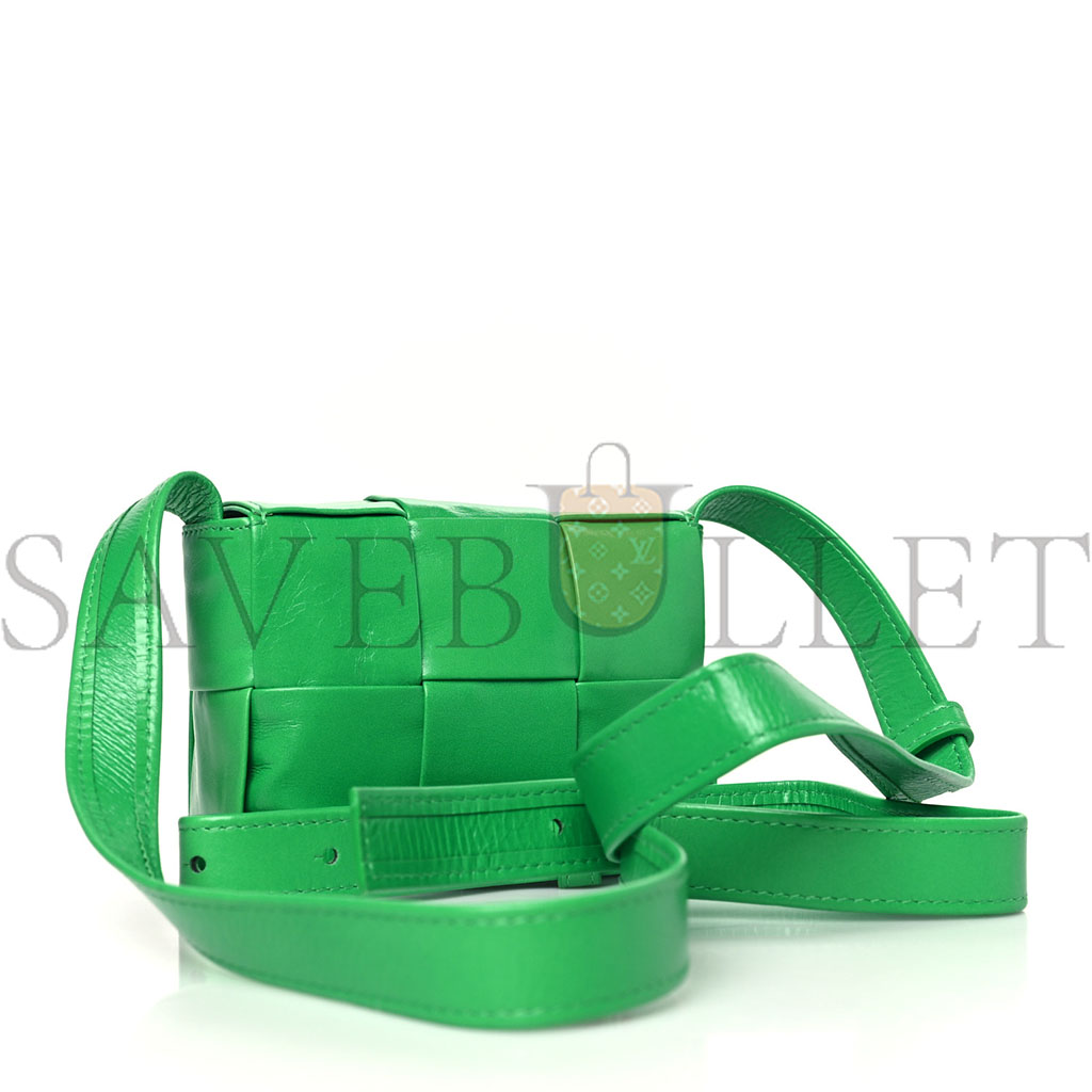 BOTTEGA VENETA CRINKLED LAMBSKIN MAXI INTRECCIATO EXTRA MINI CASSETTE CROSSBODY BAG PARAKEET (13*8*4cm)